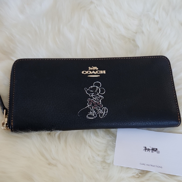 NWOT Disney X Coach Black Leather Minnie Mouse 3/4 Zip Wallet ❤️🐭🖤 - Picture 1 of 14